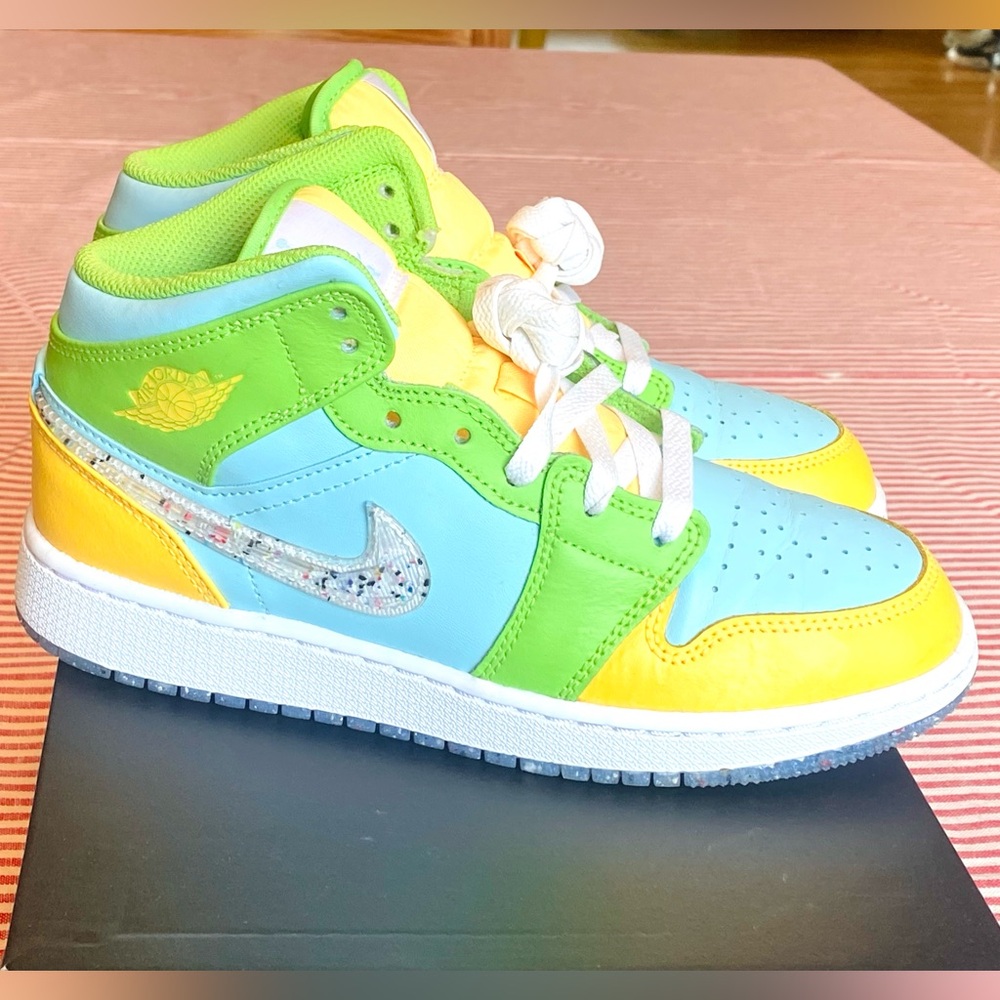 🩵💛💚 NIKE 5Y 5 Wmns 6.5 AIR JORDAN 1 MID SE EUR37.5 Pastel Glacier Recycled Grind